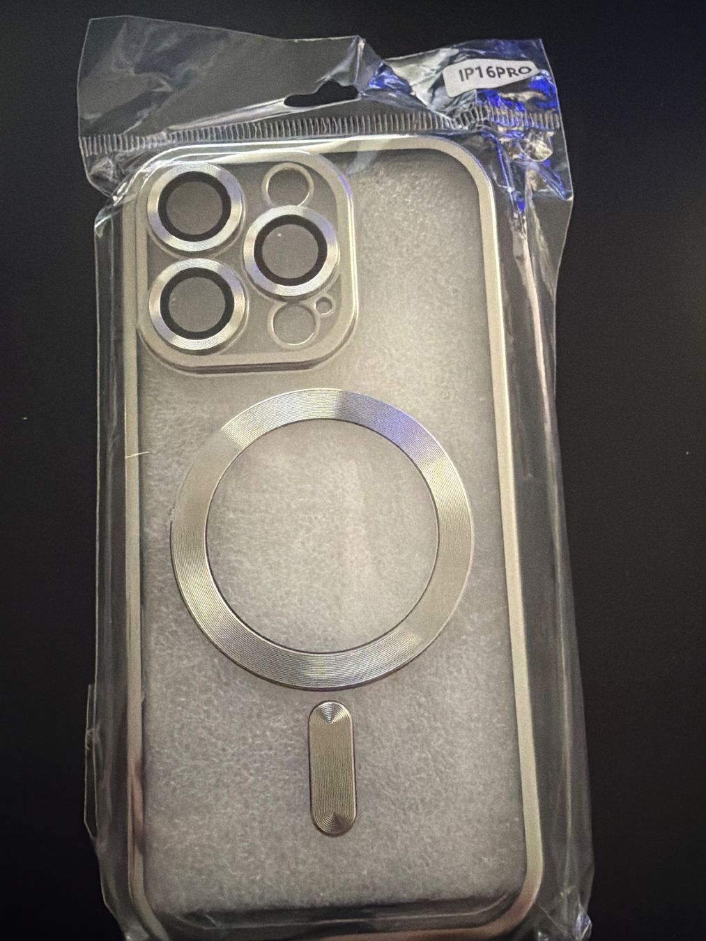 Apple Cover & Protezioni schermo: Iphone 16 Pro Cover Silber Magsafe – Nuovo e nell'imballaggio originale da Schenkon venduto da Jaimer_91