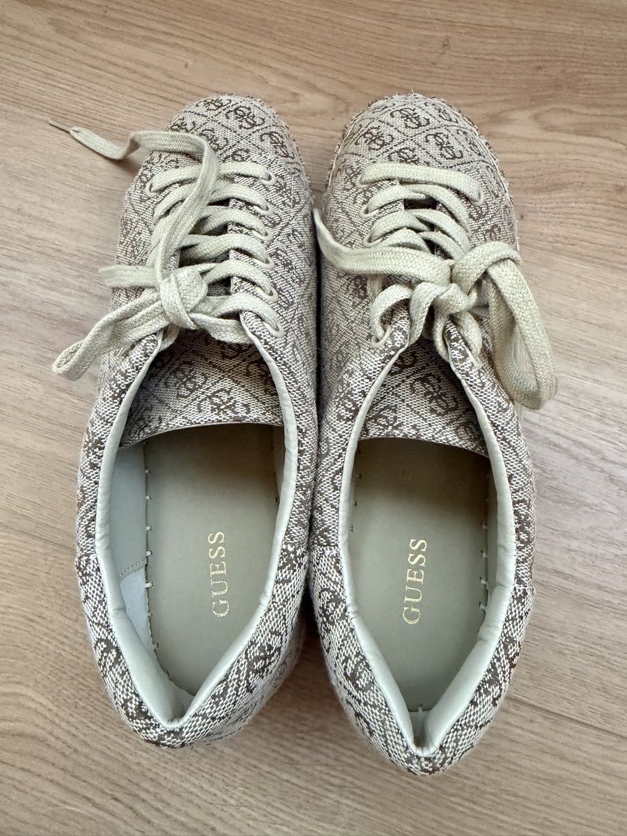 Guess Chaussures femmes: GUESS chaussures t39 – D'occasion à La Sagne VD par jeliquidetout 3