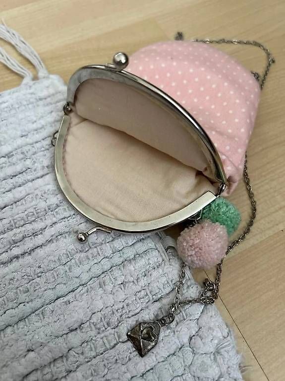 Taschen für Damen: Mini-Tasche – Gebraucht aus Bütschwil von Mariia_Ch221 1