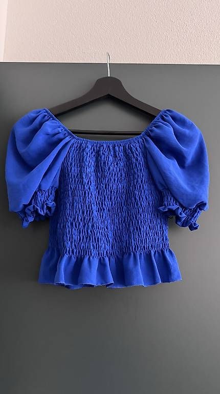 Top: Blaues Top mit integrierten Cups  Grösse S – Nuovo e nell'imballaggio originale da Schlieren venduto da _lgv 1
