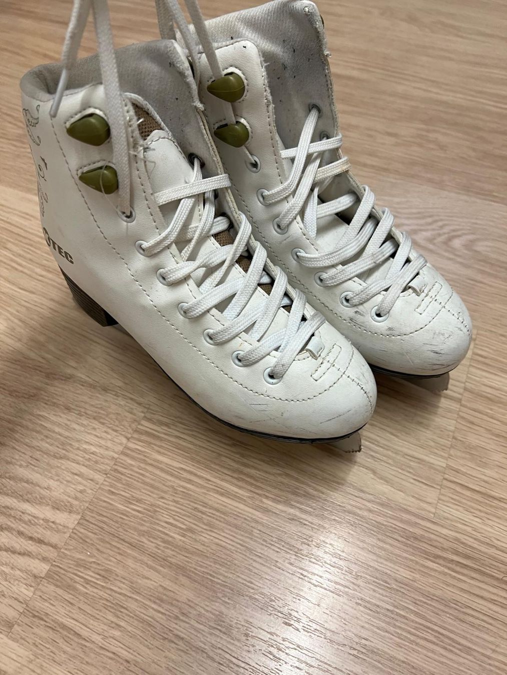 Pattini da ghiaccio: Eiskunstlaufschuhe K-TEC weiss Grösse 35 – Usato da Sargans venduto da magico_lazio 1