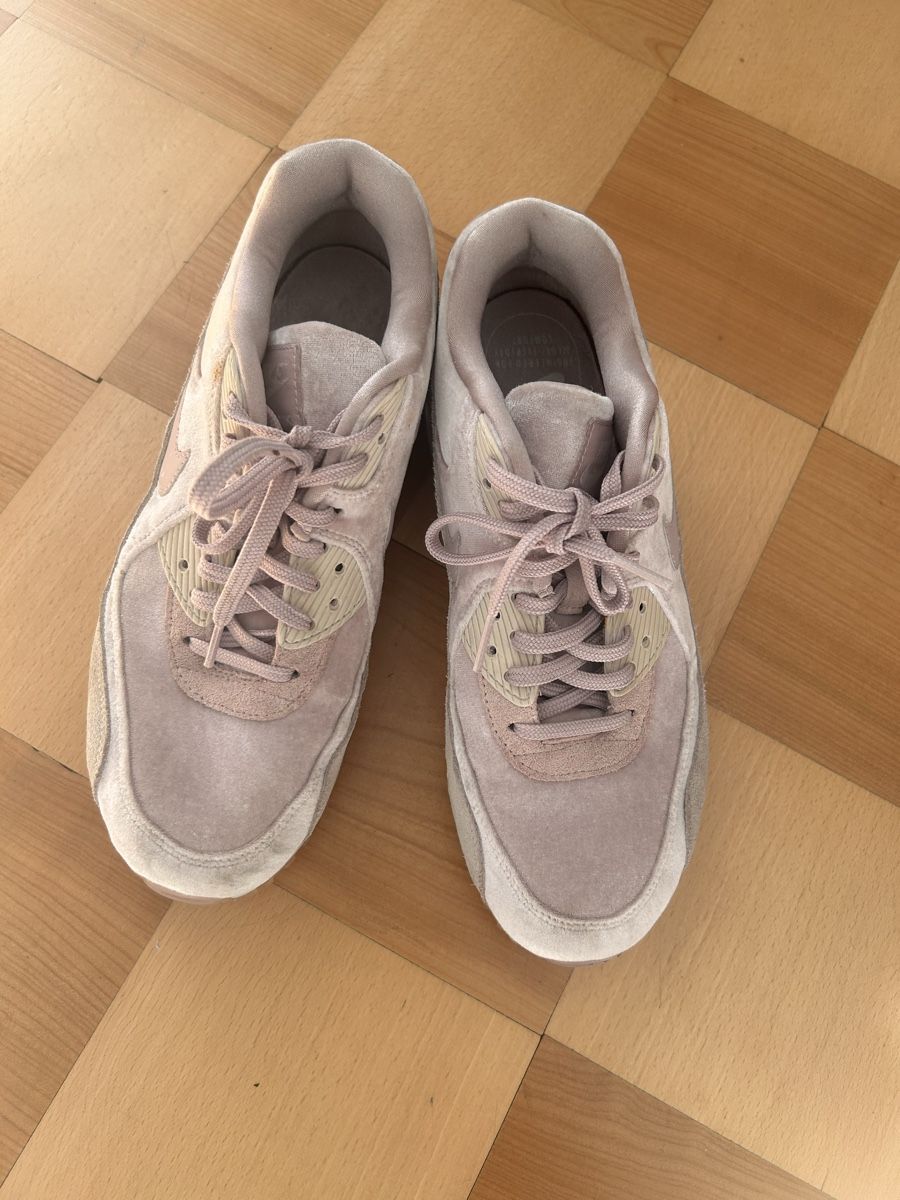 Nike Herrenschuhe: Baskets air max rose taille 42 – Gebraucht aus La Chaux-de-fonds von _Felicita_