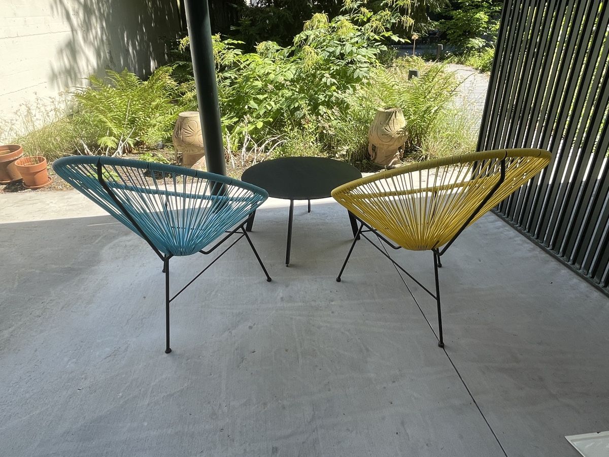 Chaises: Acapulco, set 2 chairs + low table – D'occasion à Basel par vic_vy5t
