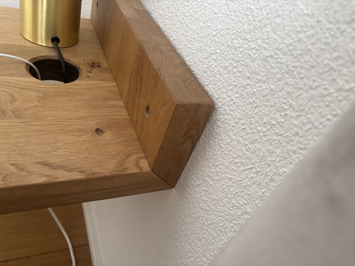Tables de nuit: Nachttisch Eiche massiv geölt mit Kabeldurchlass – Neuf avec emballage d'origine à Ruswil par ced_m9rd 2