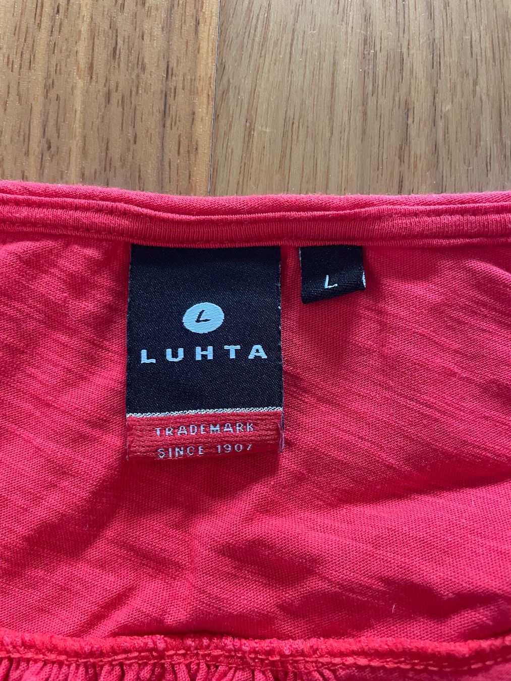T-shirt: LUTHA - Shirt rot – Usato da Bourguillon venduto da gartenwohnen 3