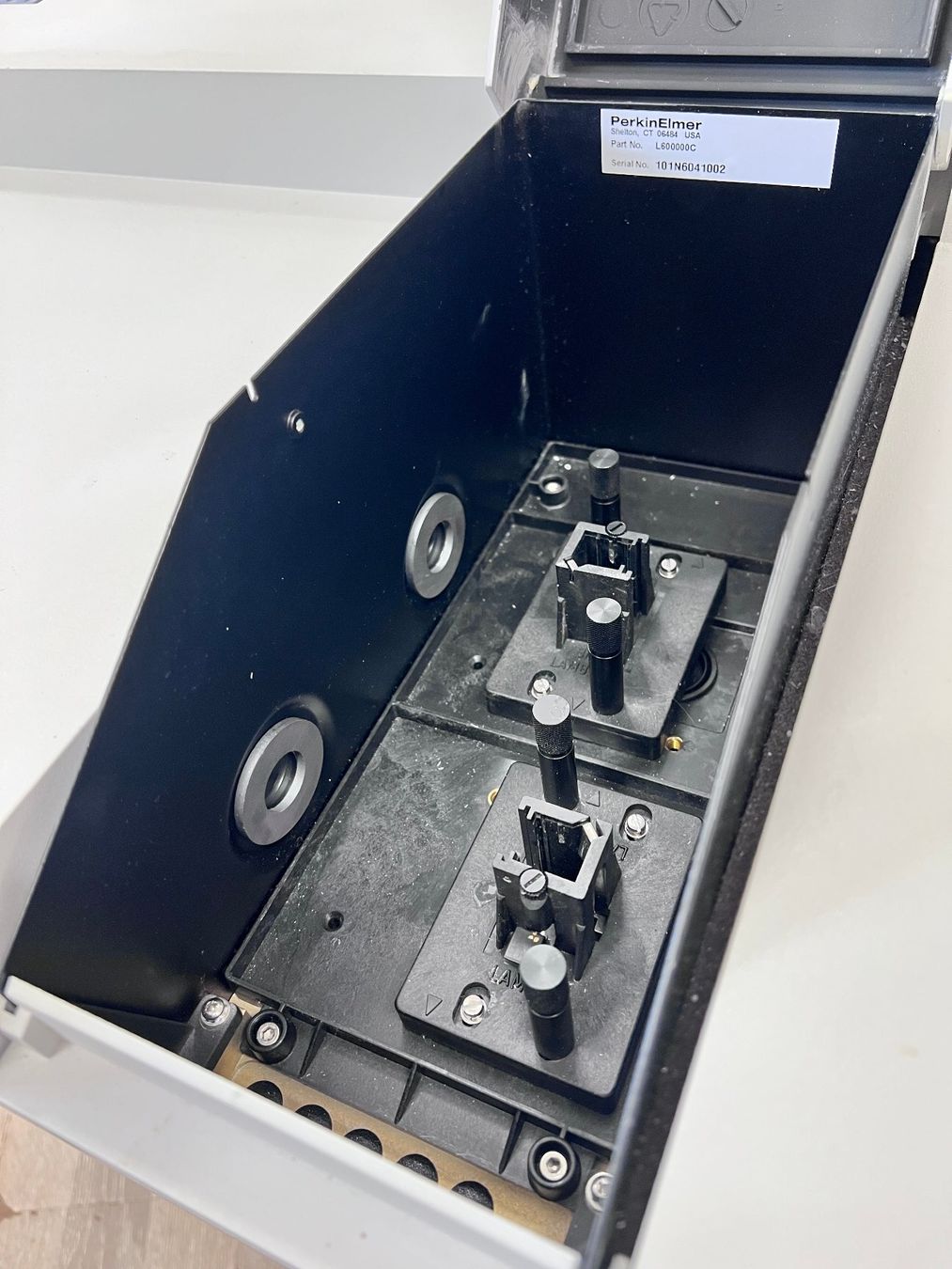 Accessori da laboratorio: Perkin Elmer Lambda 35 UV/Vis Spectrophotometer – Usato da Niederdorf venduto da LeptonAG_Labor 3