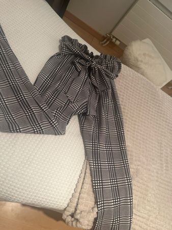 Hosen kariert mit Schleife Grösse XS