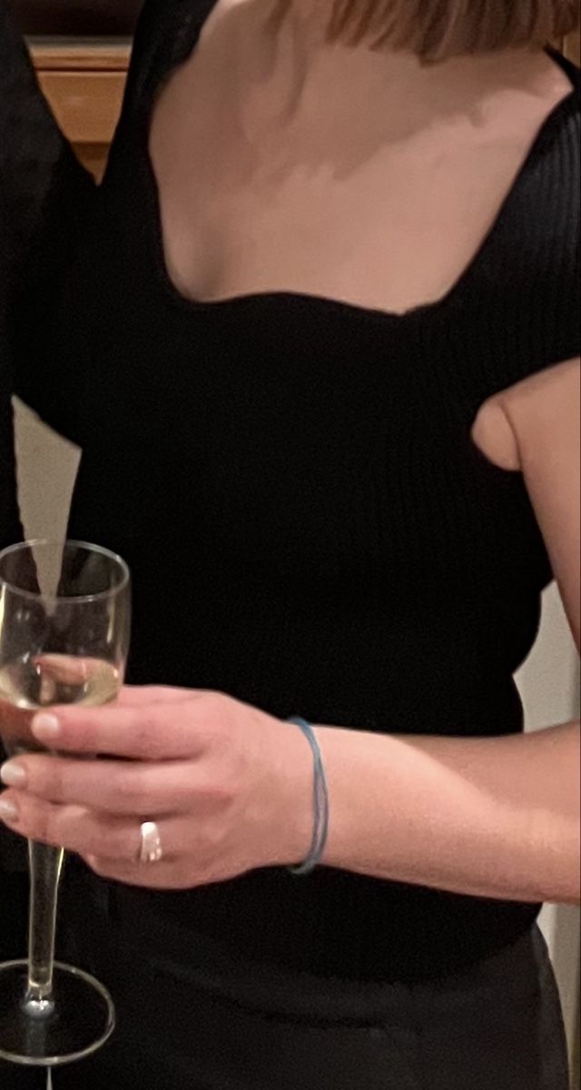H&M Tops: H&M Black rib knit Top – Gebraucht aus Erlenbach ZH von montecristo2 2