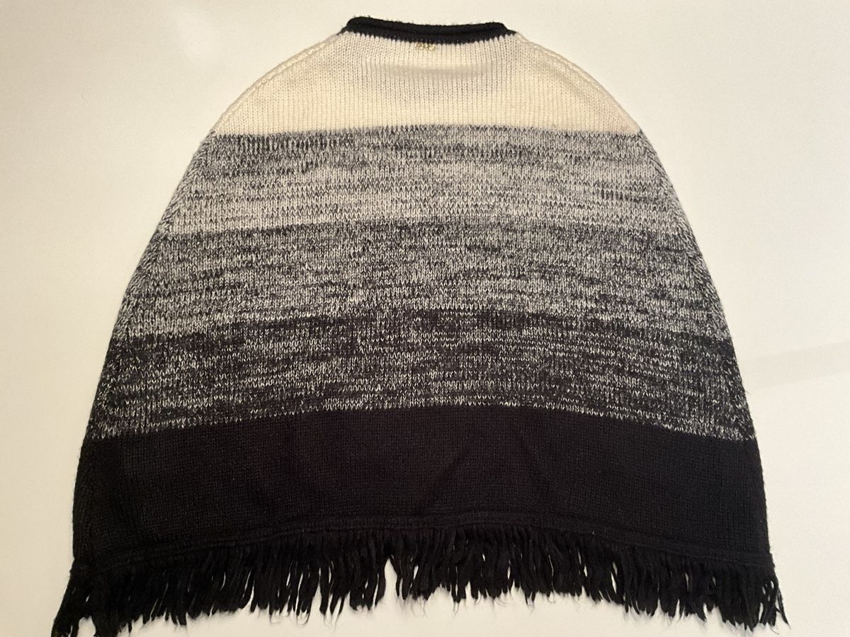 Altro in Moda donna: Poncho, LIU JO, S, 160/84A – Usato da Stäfa venduto da Rbeerli0 2