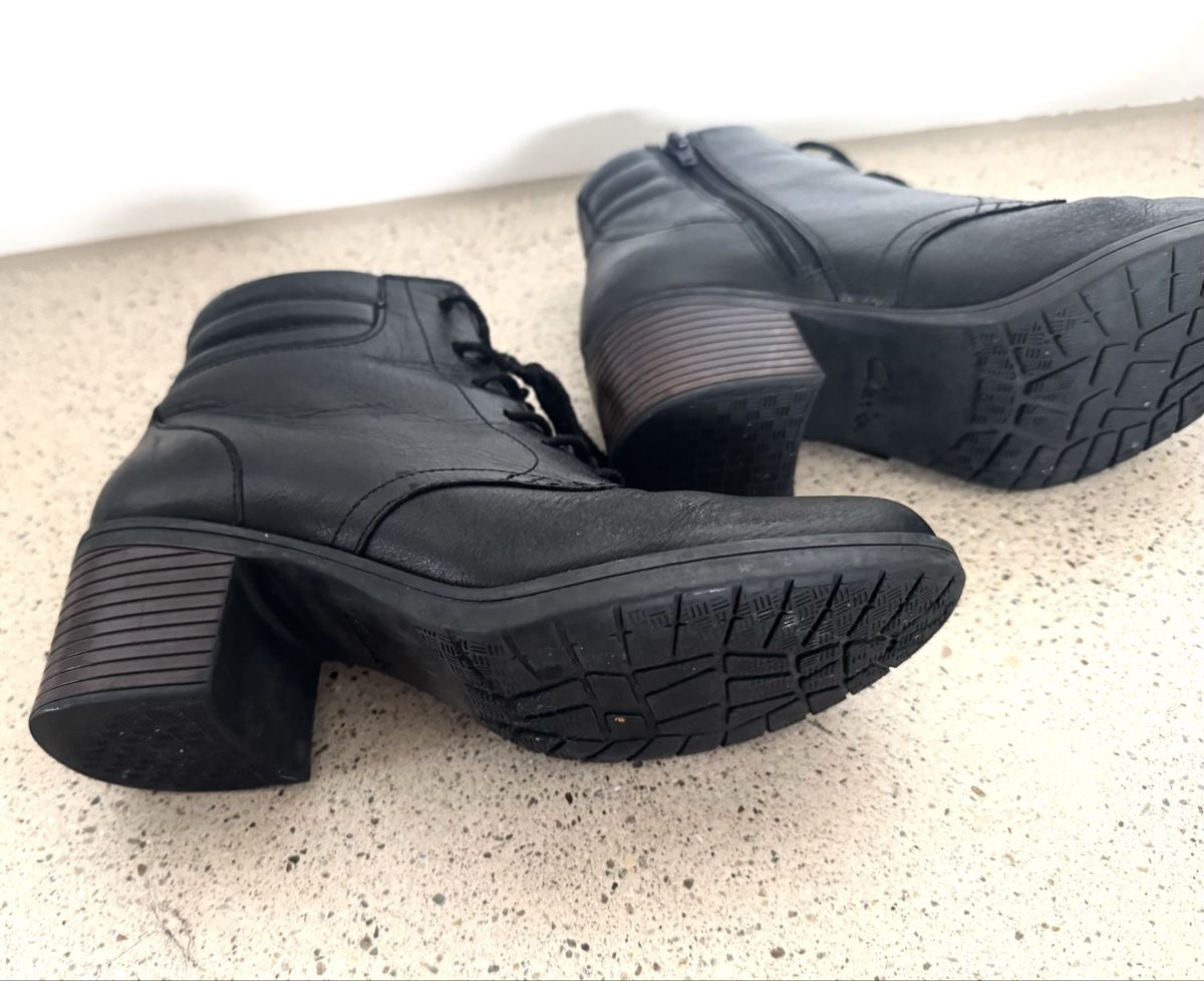 Clarks Scarpe da donna: Clarks Leder Stiefeletten Schwarz Gr. 37 – Usato da Zürich venduto da di_archive 3