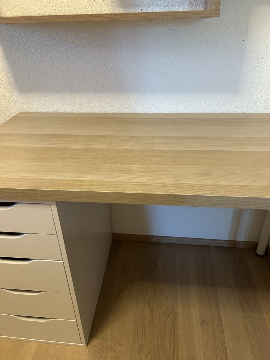 Scrivanie: Schreibtisch mit Wandregal holz – Usato da Nänikon venduto da GibsonMarshall 1
