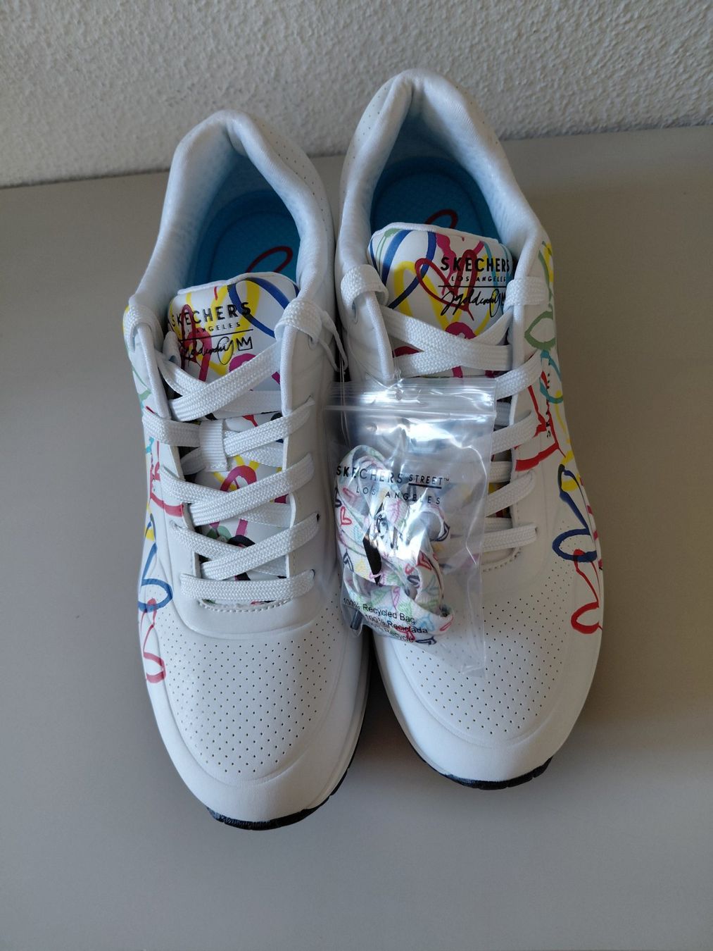Skechers Scarpe da uomo: SKECHERS Weiss mit Herzen NEU – Nuovo e nell'imballaggio originale da Basel venduto da whi_5lxt 1
