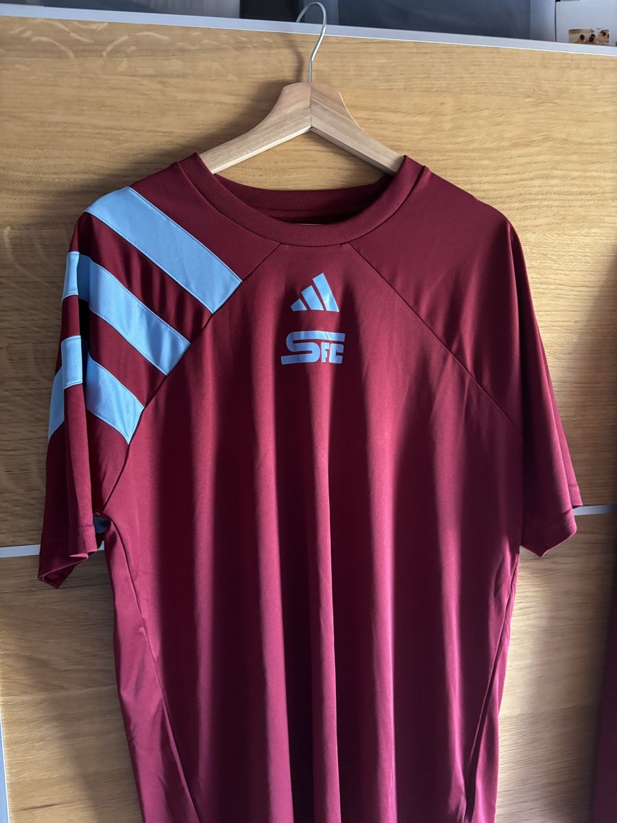 Canottiere & Pantaloni: Veste de training Servette fc  – Nuovo (secondo la descrizione) da Genolier venduto da Arnaud-1196 2