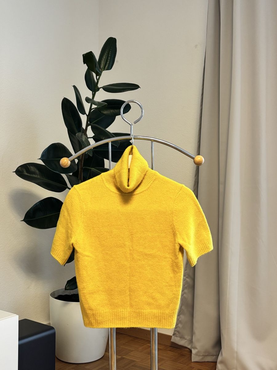 H&M Top: H&M high-neck top, size S. – Usato da Peseux venduto da Meea97