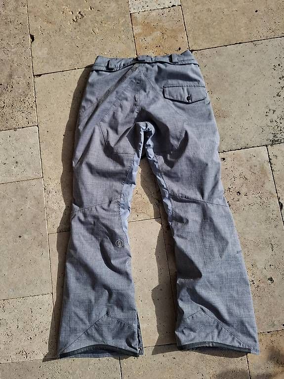 Hosen: Snowboardhose Damen, VOLCOM, hellgrau, S – Gebraucht aus Kirchberg SG von sba_6r6q 1