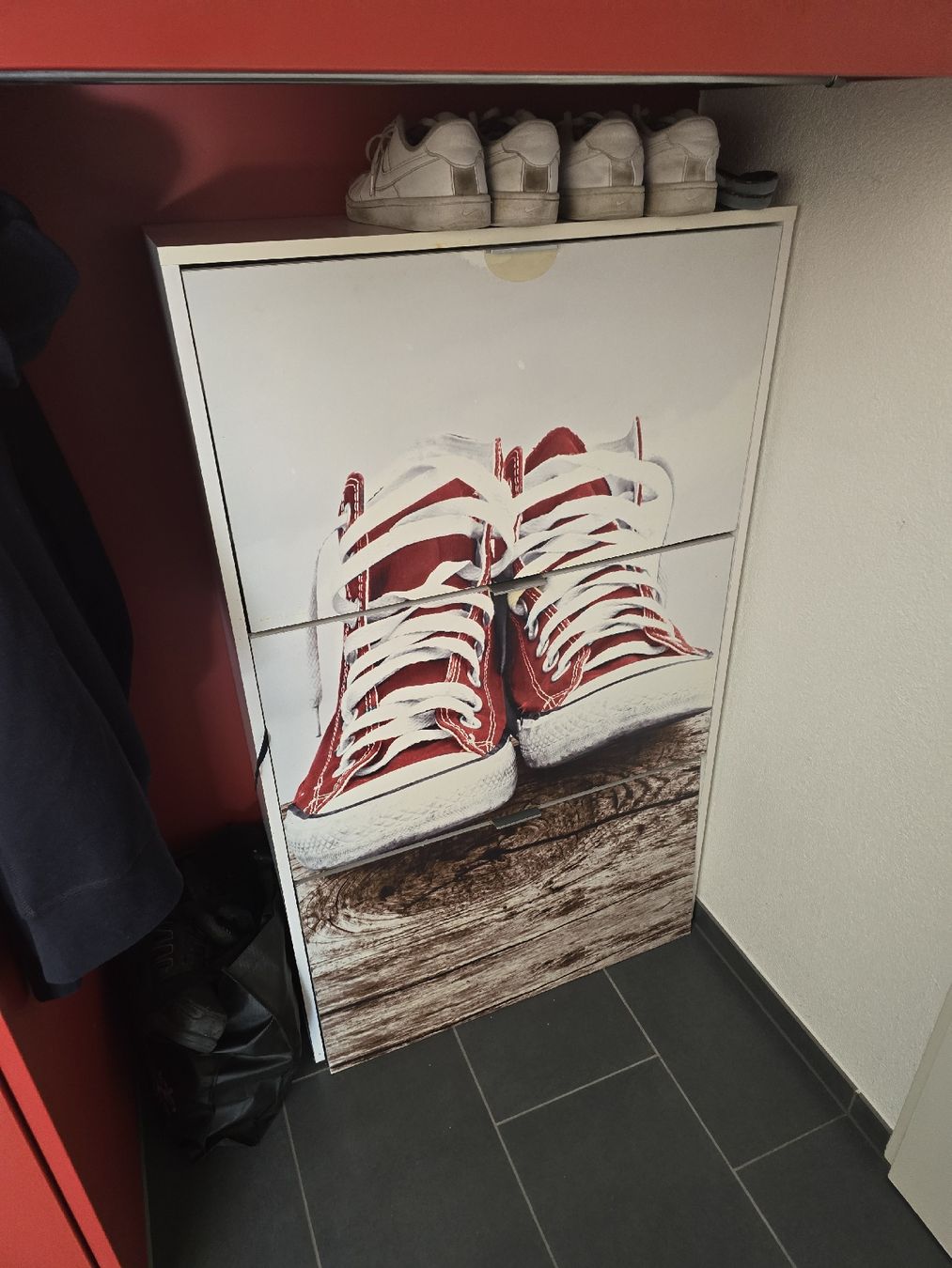 Armadi: Stylischer Schuhschrank Converse – Usato da Safenwil venduto da buickboy