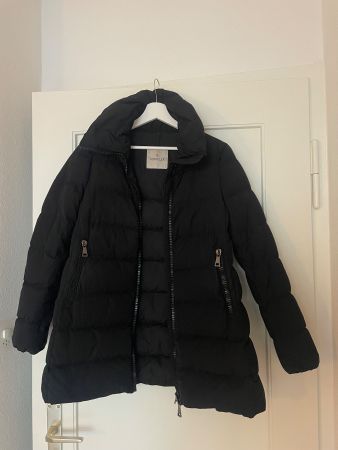 schwarzer Moncler Wintermantel