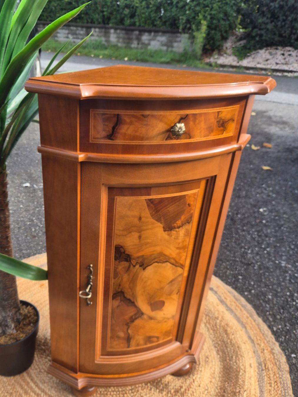 Schränke: Petit meuble d angle ancien – Gebraucht aus Fribourg von tameab 1