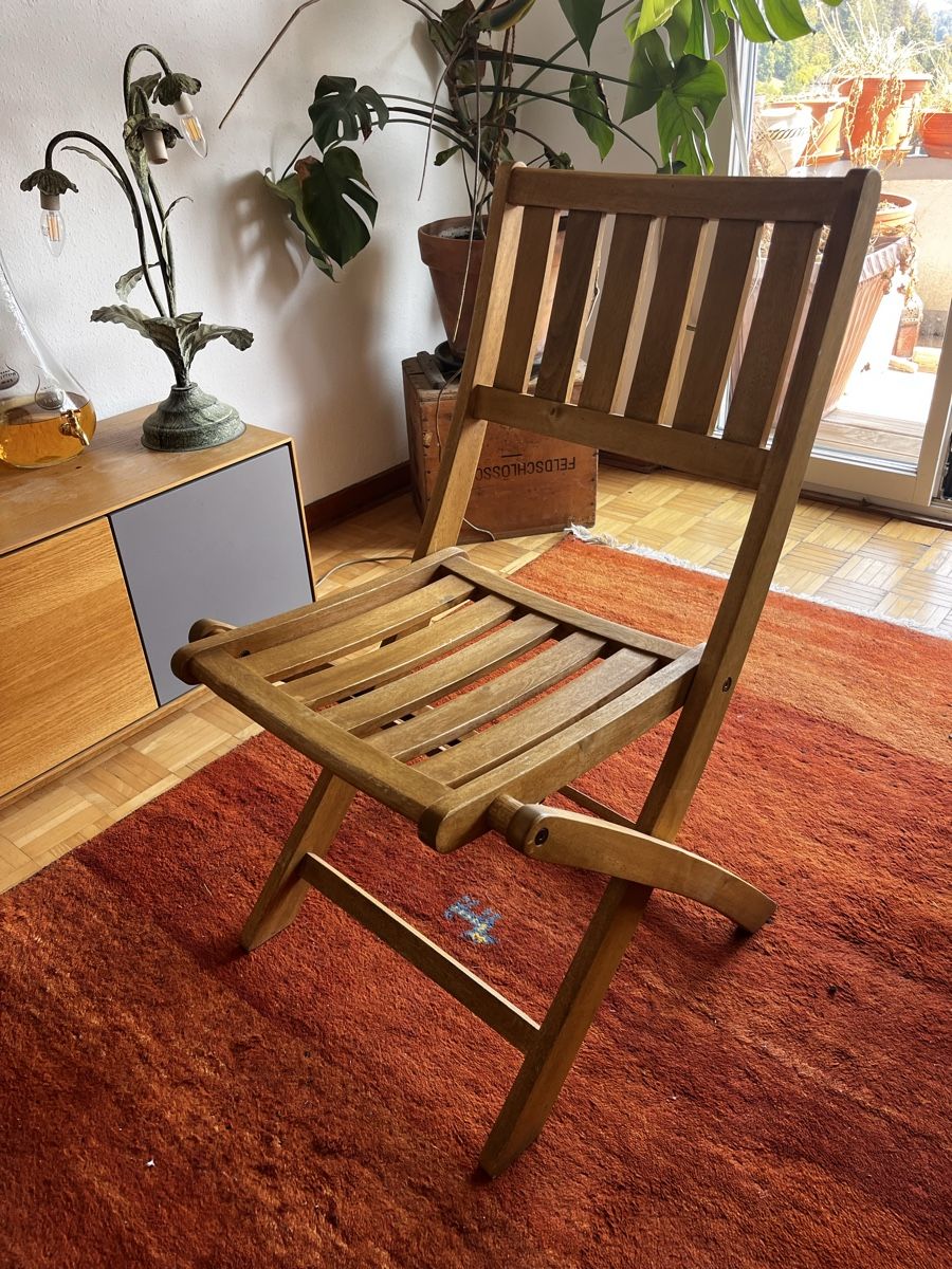 Set de table et chaises: Holztisch mit zwei Stühlen – D'occasion à Luzern par emineichen 1