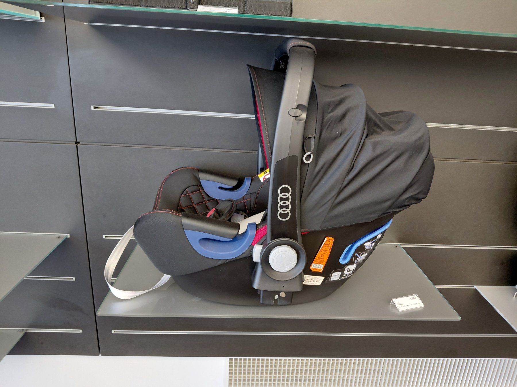 Auto-Kindersitze: Audi Babyschale – Neu (gemäss Beschreibung) aus Bern von amagbern