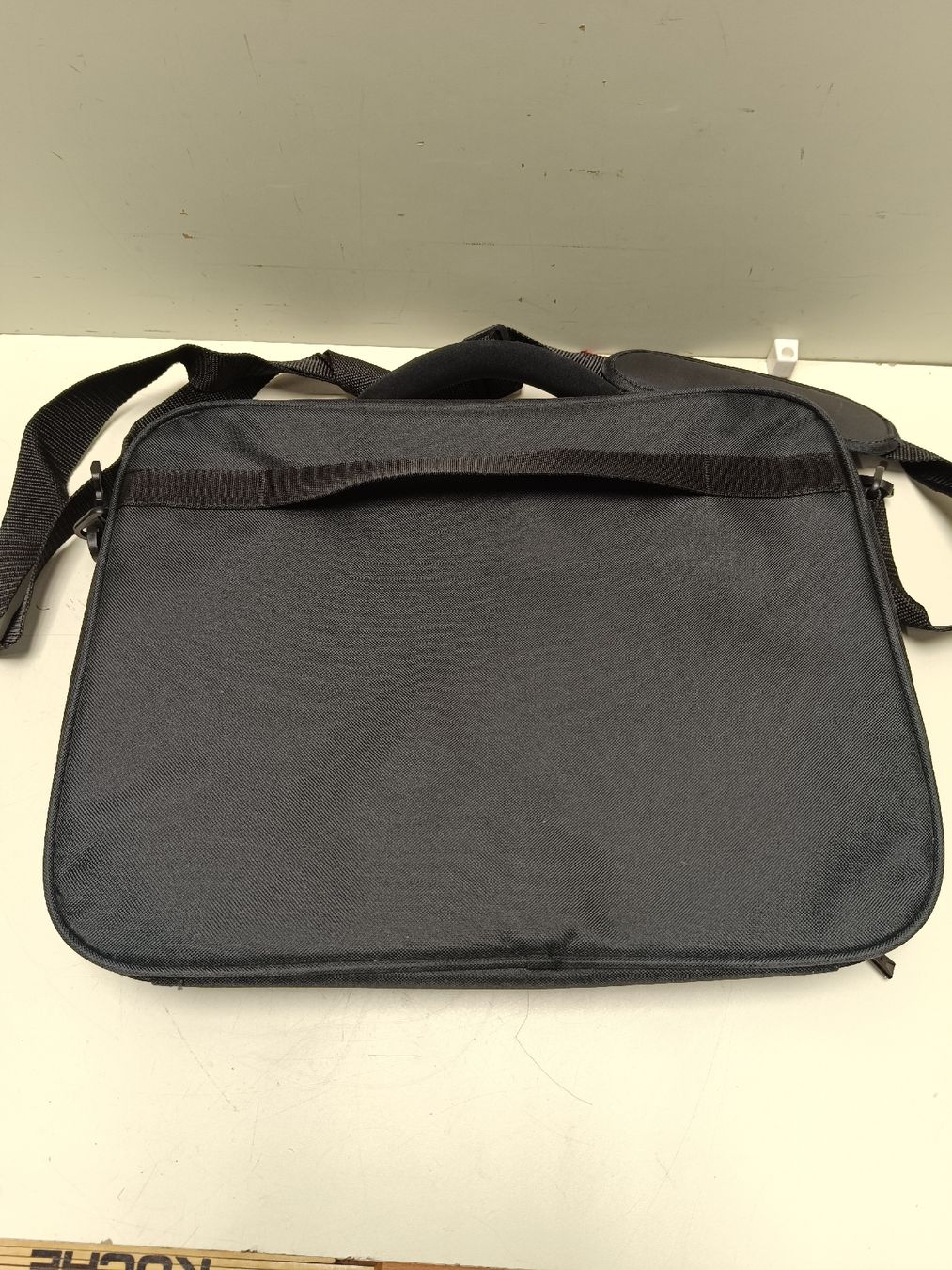 Targus Borse: Targus Laptoptasche Schwarz Rot(em76) – Usato da Künten venduto da Schnaepplihuus 4