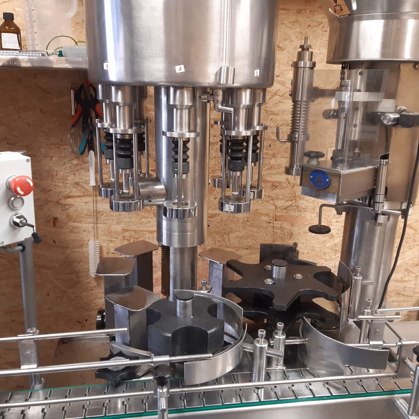 Toutes les machines: Mise en bouteille automatique 8 becs – D'occasion à Noës par Callagan 1