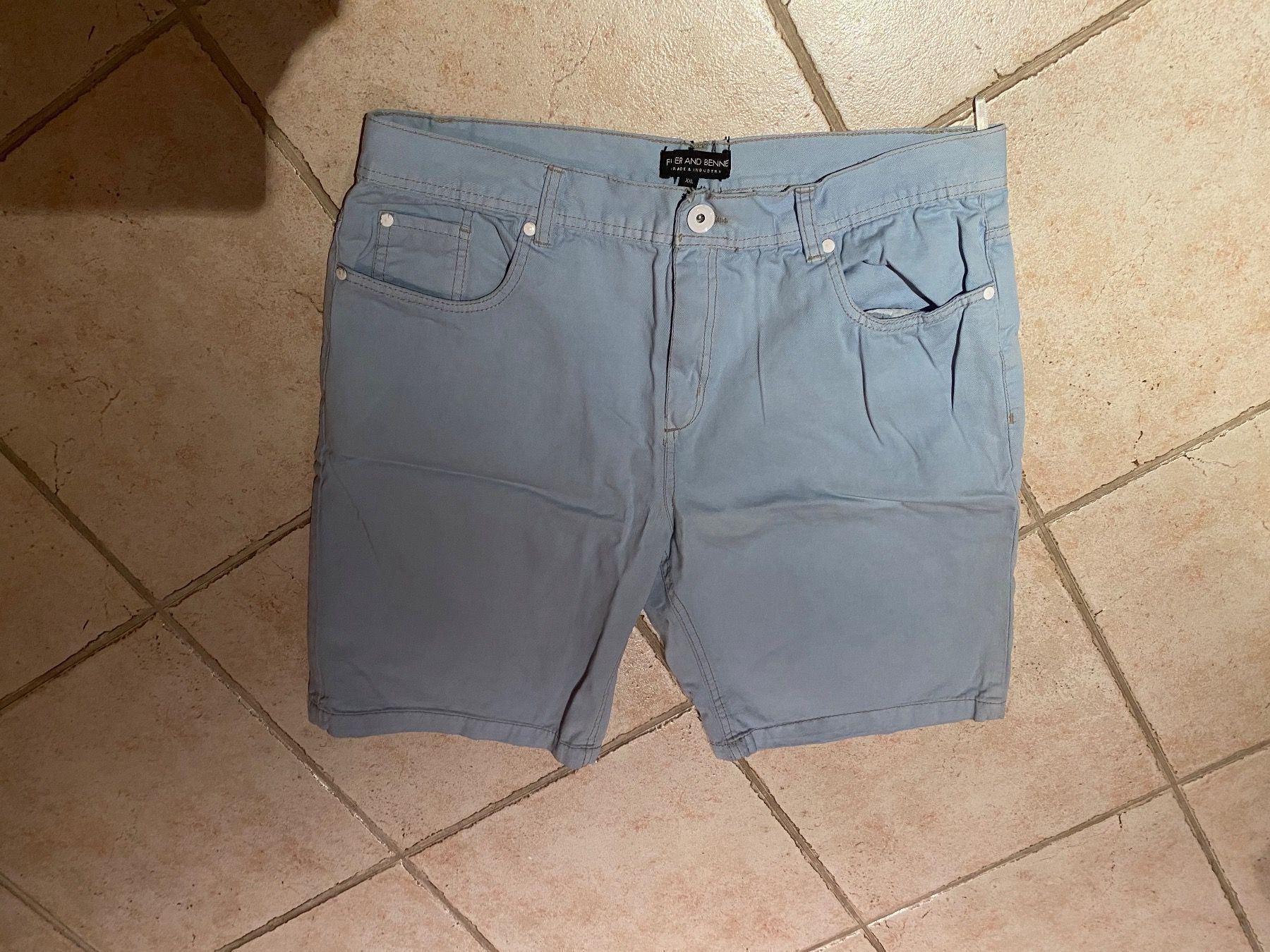 Pantaloni: Short bleu clair XXL – Usato da Blonay venduto da Ollorvi