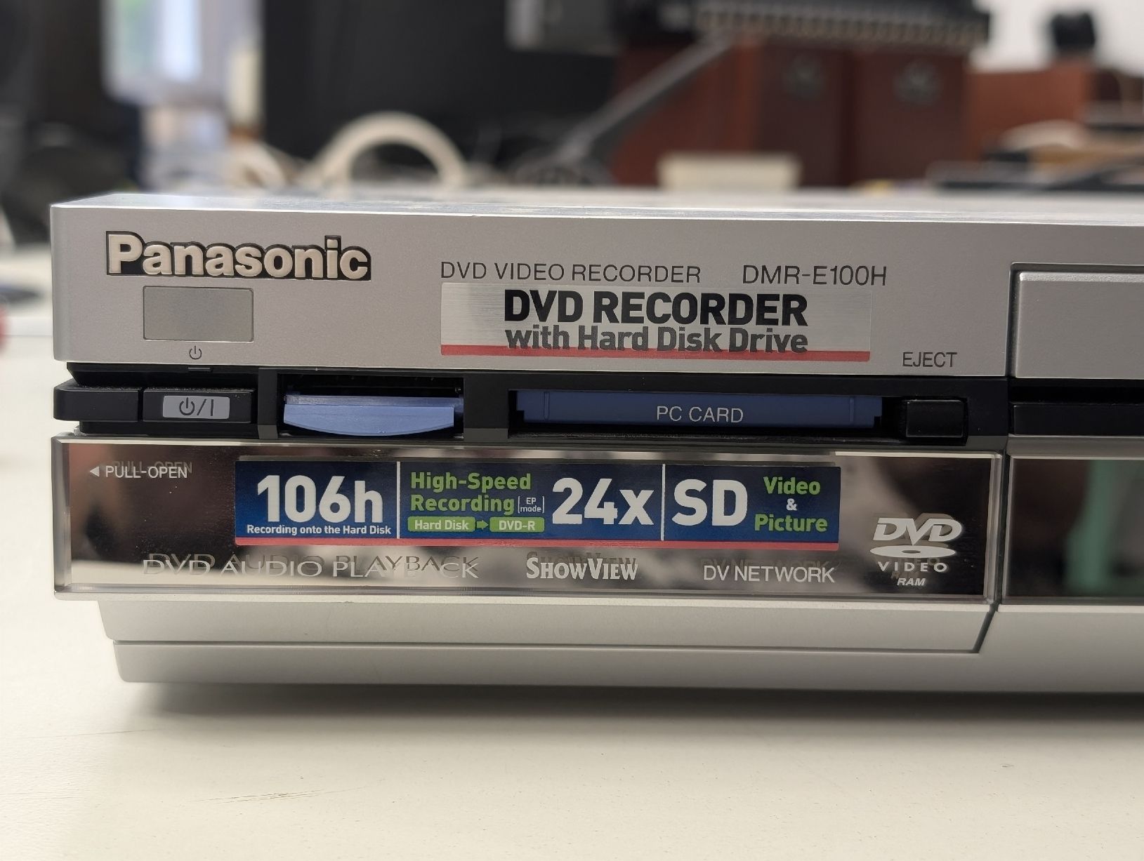 Panasonic Registratori: Panasonic DMR-E100H DVD Recorder - und Harddisk – Usato da Breitenbach venduto da Dribbel