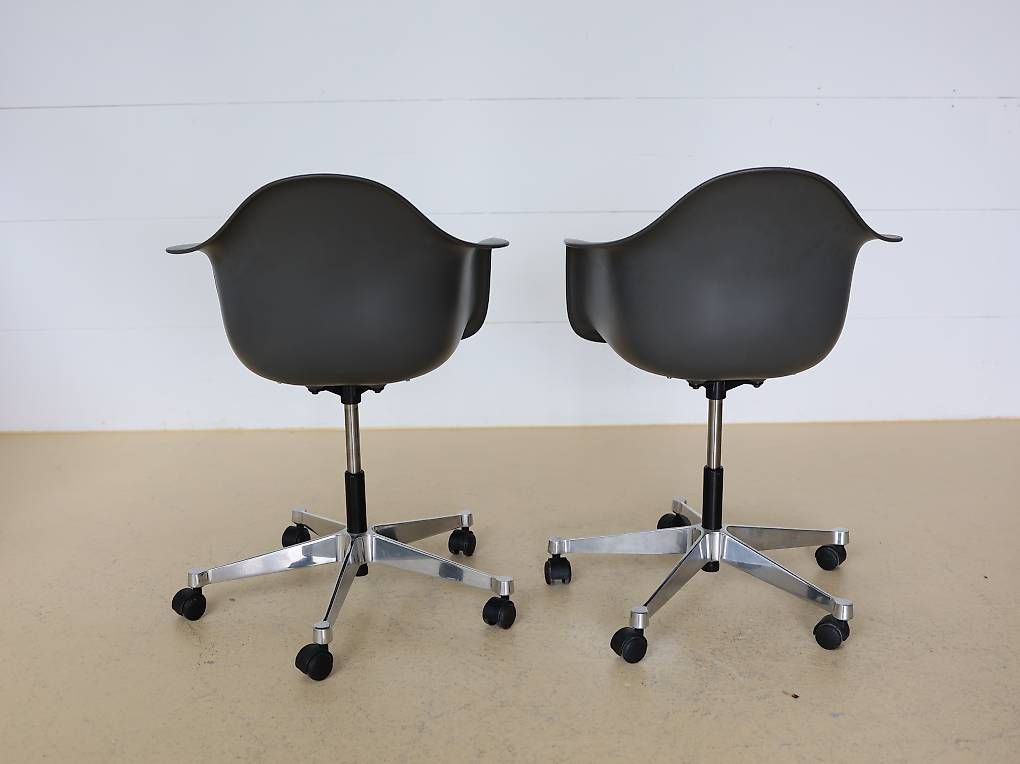 Vitra Stühle: Eames Plastic Armchair, Bürostuhl Vitra – Gebraucht aus Meinisberg von atelier_TILIJA 8