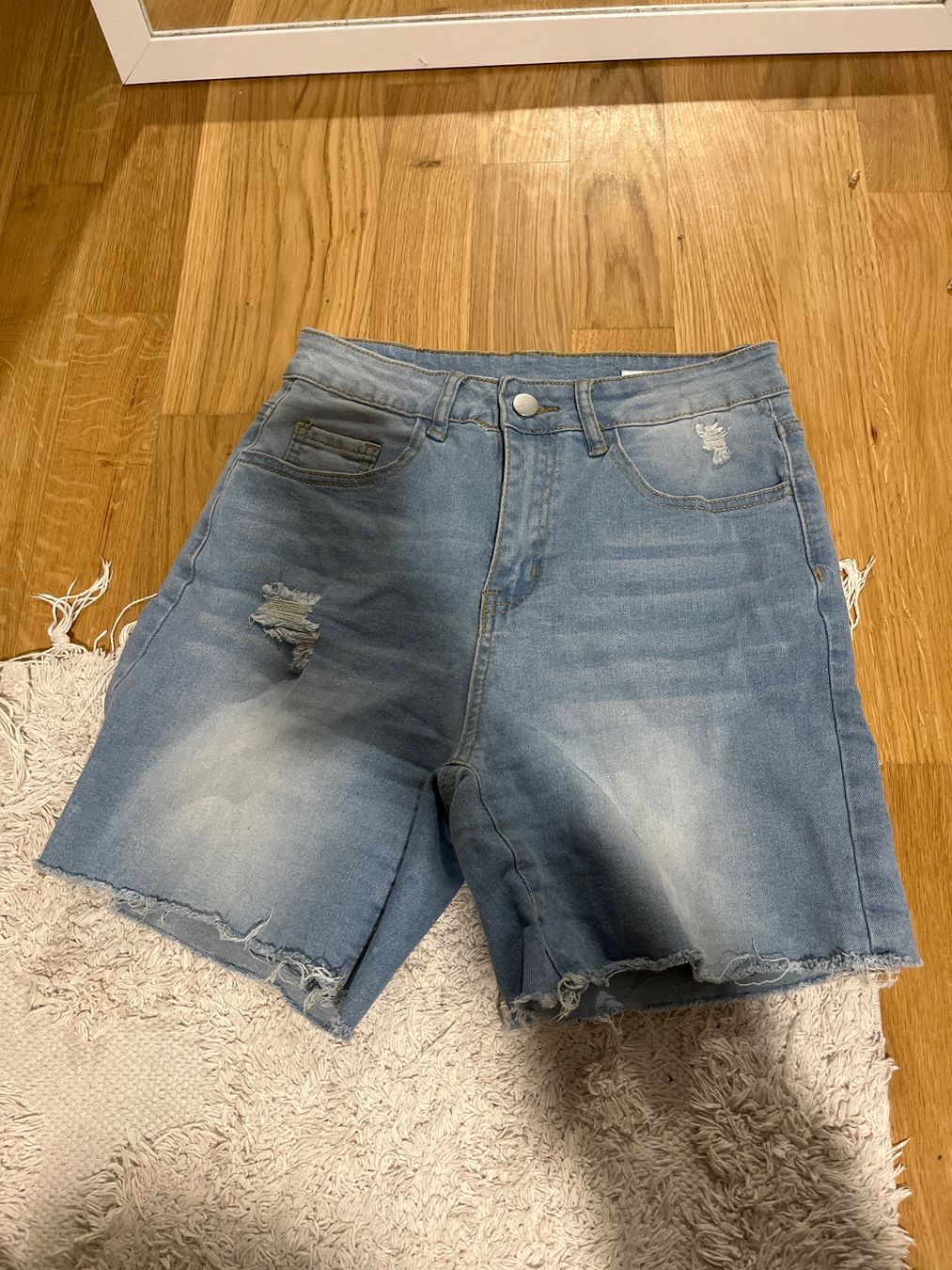 Jeans: Short en jeans – Usato da Le Locle venduto da Mayd_h