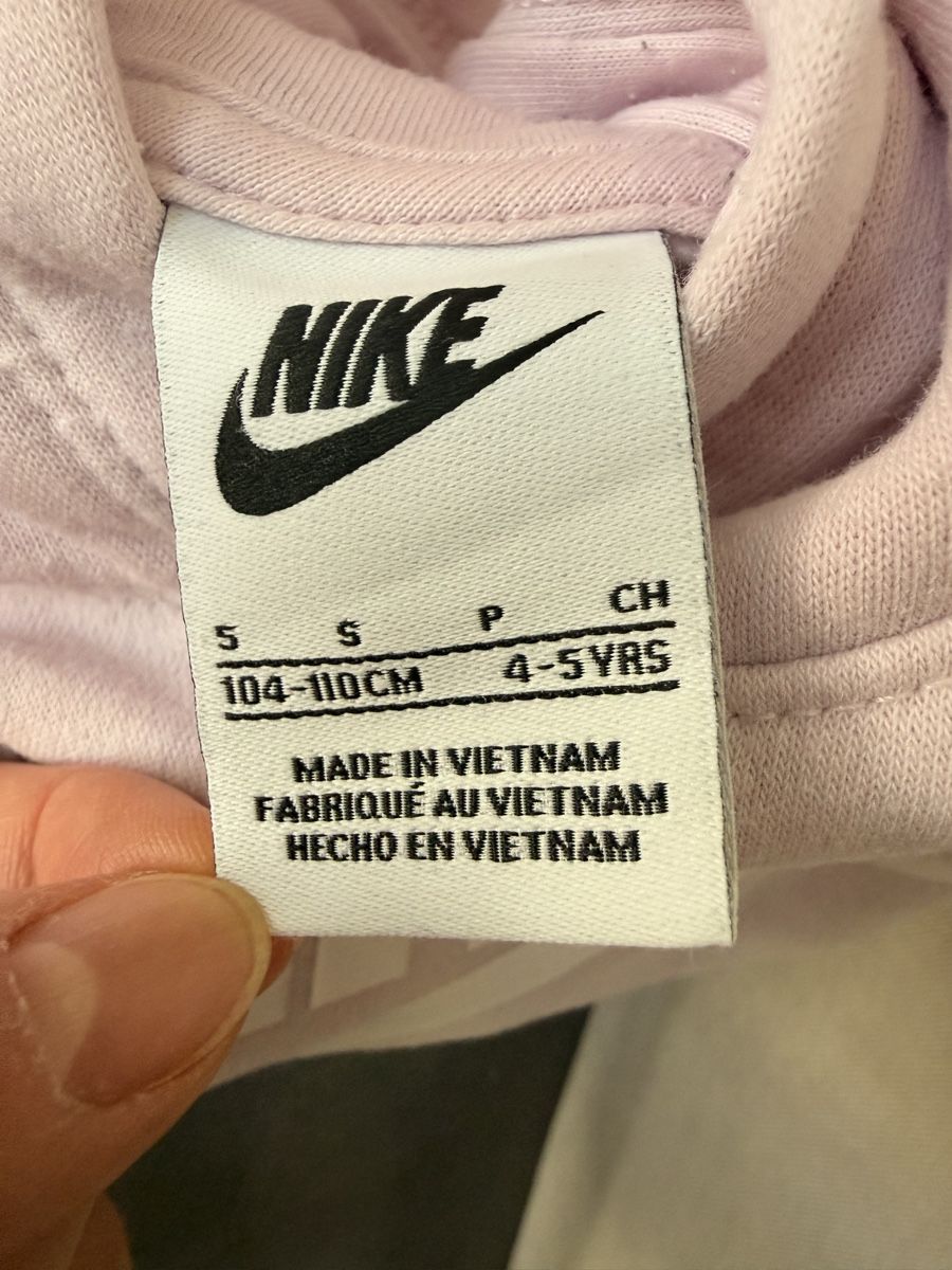 Nike Maglioni & Felpe: Herbst Kleiderpaket Mädchen 4 Pullovern - Grösse 104-110 – Usato da Aarau venduto da xiy_p5h2 5