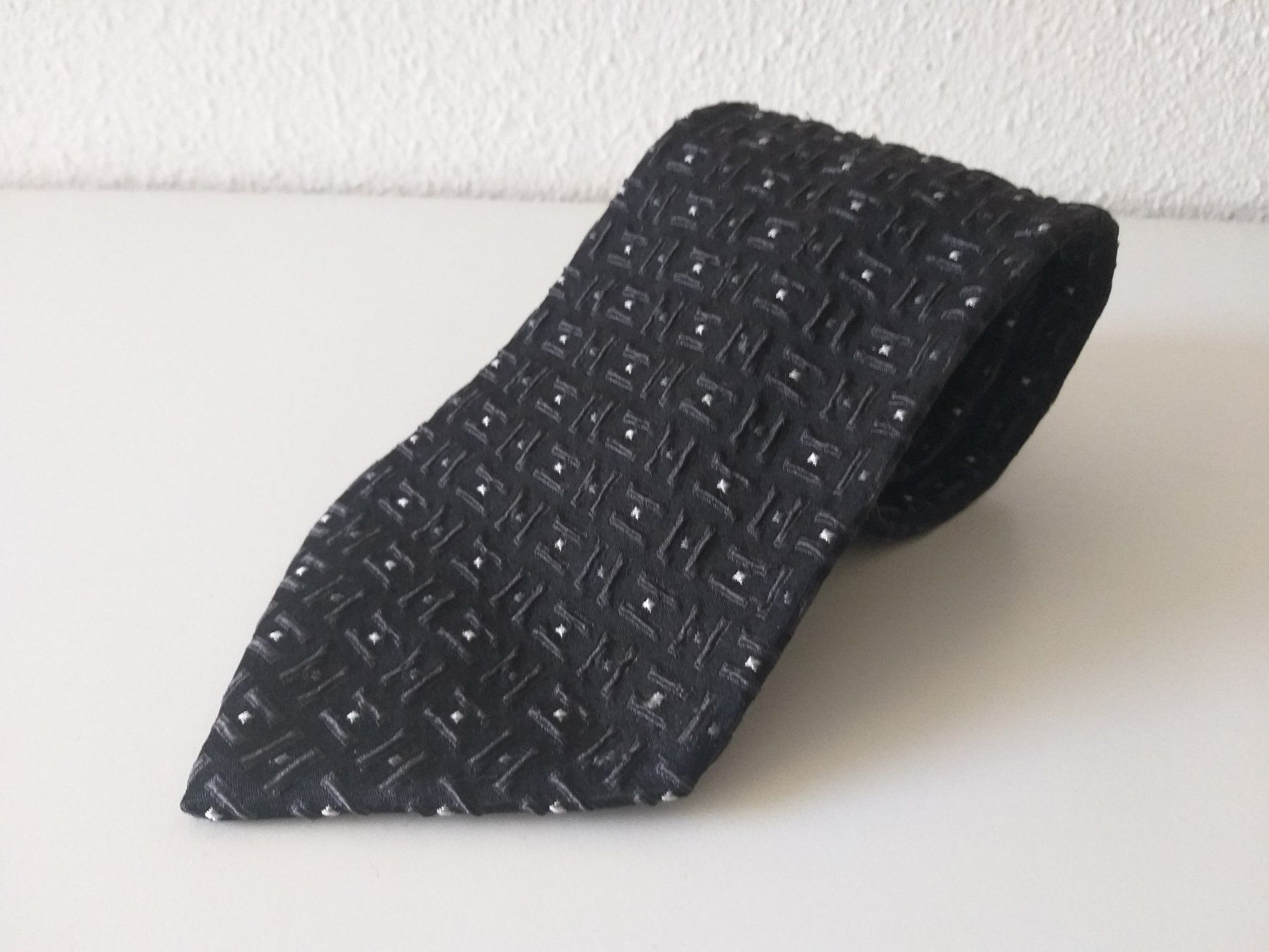 Cravatte: CORNELIANI Cravate en soie / seiden Krawatte – Usato da Cossonay-ville venduto da Super-Price-Quality 1