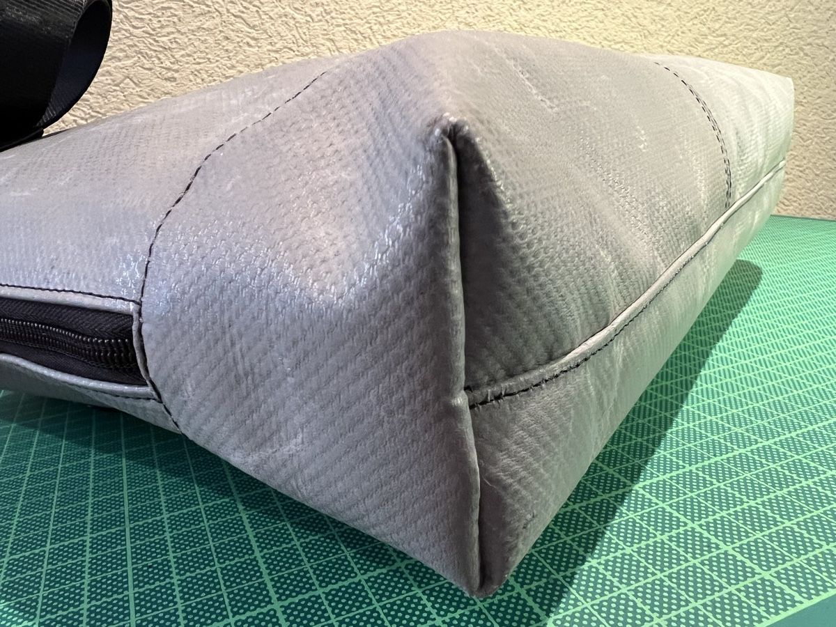 Borse: Freitag Tasche ROY Laptop Tasche neuwertig – Nuovo (secondo la descrizione) da Reiden venduto da HerrJacques 2