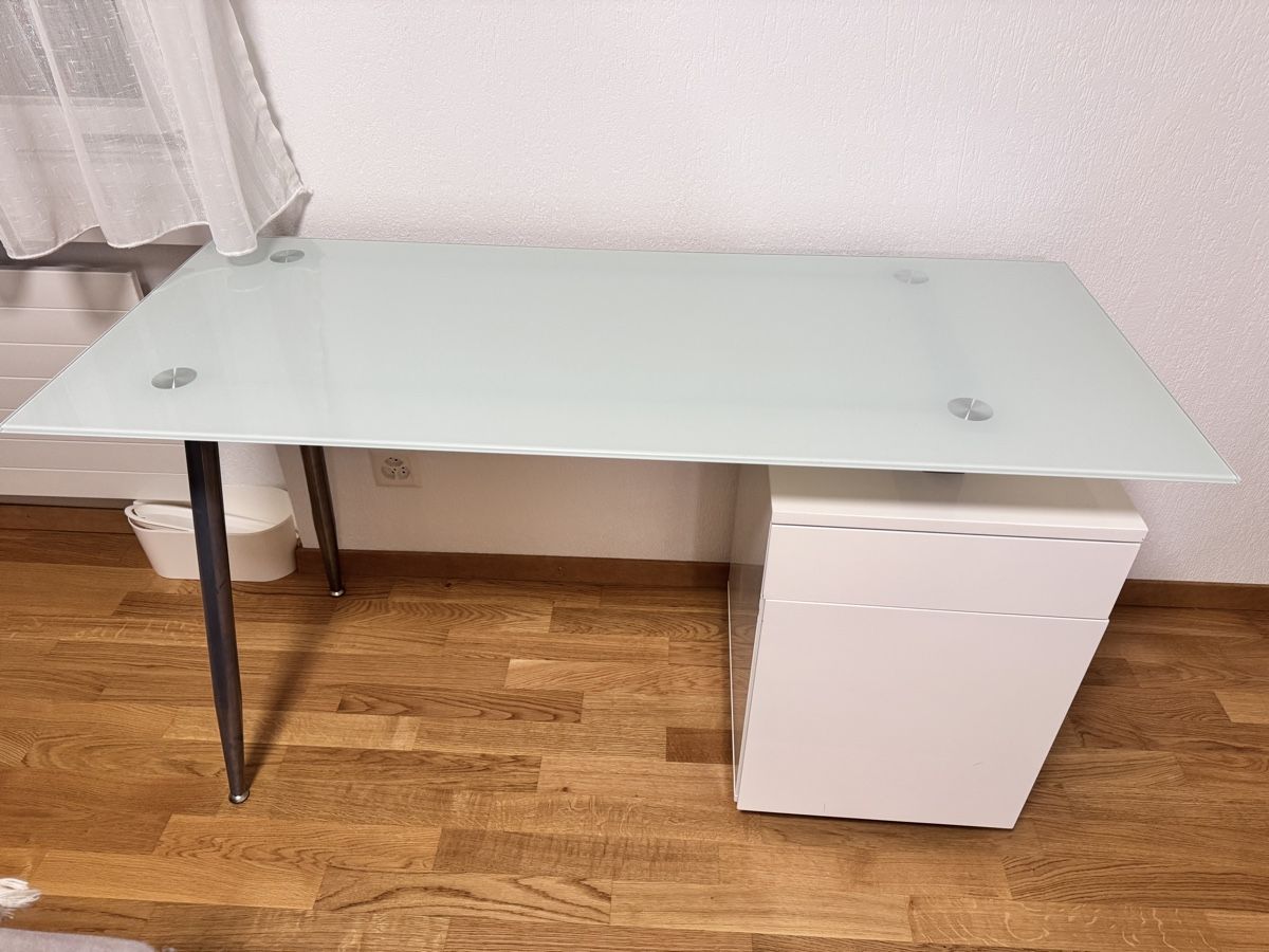 Schreibtische: Schreibtisch – Gebraucht aus Widen von suz_xbt5 1