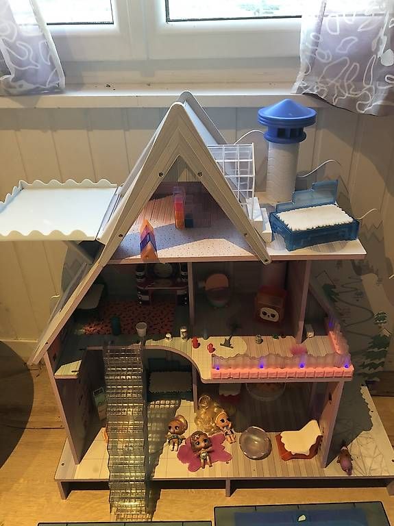 Maisons & Meubles de poupées: Puppenhaus mit Licht – D'occasion à Oberbuchsiten par etr_2jg5 3