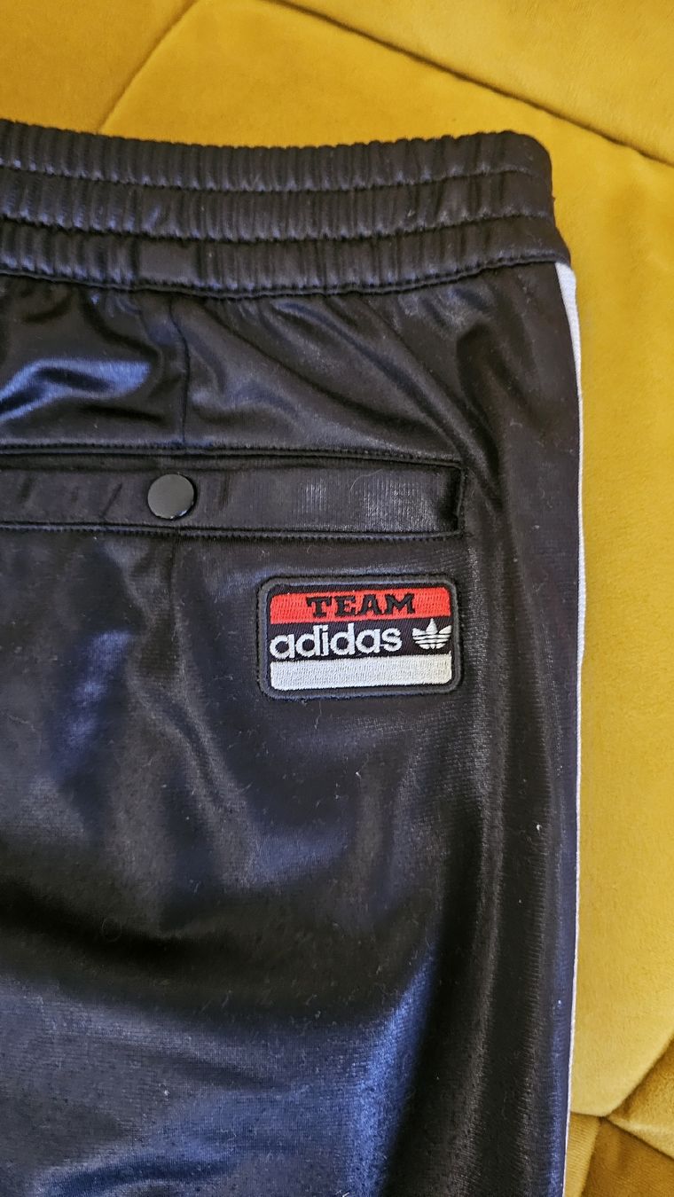 Adidas Pantaloni: Adidas Trainingshose Gr. 38 schwarz – Usato da Mauren venduto da ehr_5cy6 5