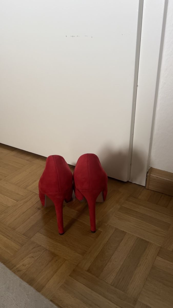 Scarpe da donna: Roter Stöckelschuh – Usato da Sisseln venduto da nt.geschenkshop 3