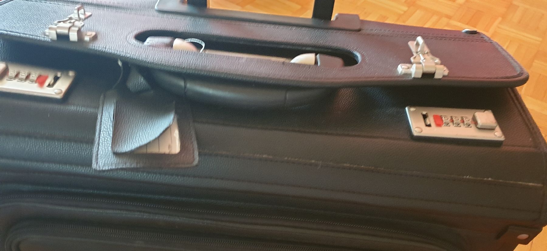 Valigie: Robuster Pilotenkoffer kann auçh per postbgesendet wèrden – Nuovo (secondo la descrizione) da Zürich venduto da bre_22v9 5