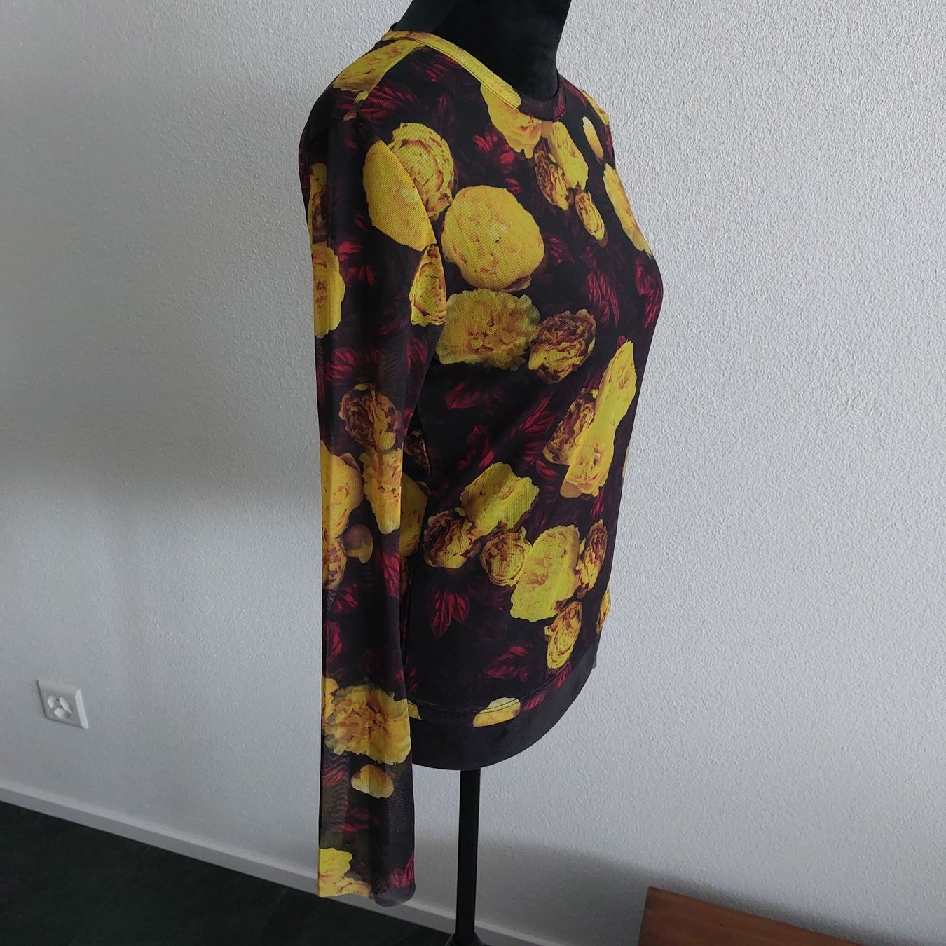 T-shirt: NA-KD Shirt mit Blumenmuster – Nuovo (secondo la descrizione) da Muri AG venduto da ReBoutique 1