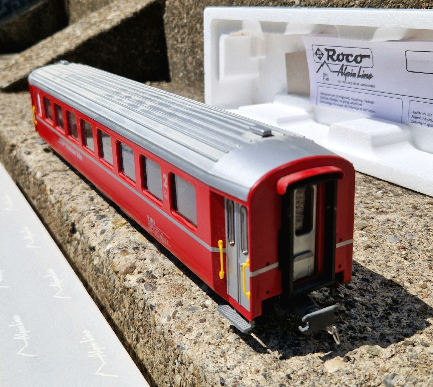 Roco Modelleisenbahnen: Roco Alpine Line Spur 0m RHB Wagen – Gebraucht aus Jona von CPeti 1
