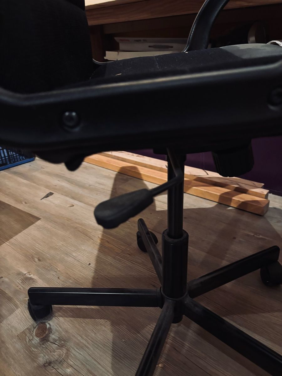 Chaises roulantes: Bürostuhl – D'occasion à meiringen par Vlinder01 3