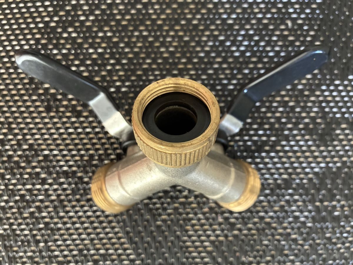 Armaturen: Wasserhahn Verteiler 2-fach Messing neu – Neu (gemäss Beschreibung) aus Arlesheim von macinsky 2
