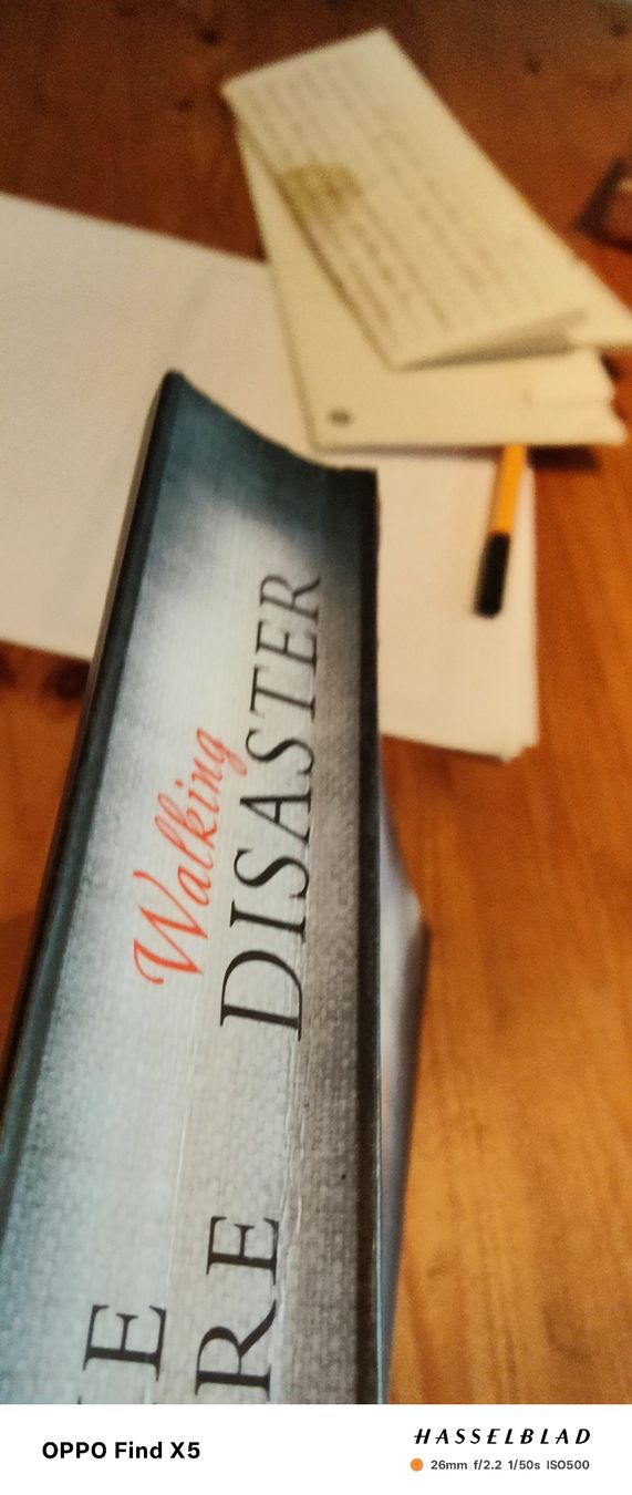 Libri: Walking Disaster – Nuovo (secondo la descrizione) da Volken venduto da katz5 1