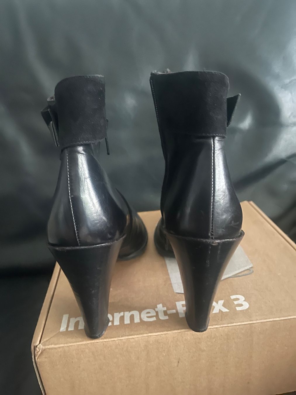 Scarpe da donna: Hugo stiefeln – Usato da Hinterkappelen venduto da lid_9h7j 5