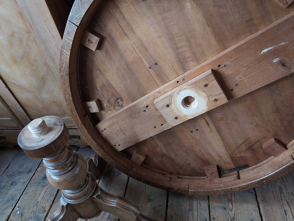 Tables: Tisch mit Nussbaumplatte – D'occasion à Dornach par Rosengarten15 2