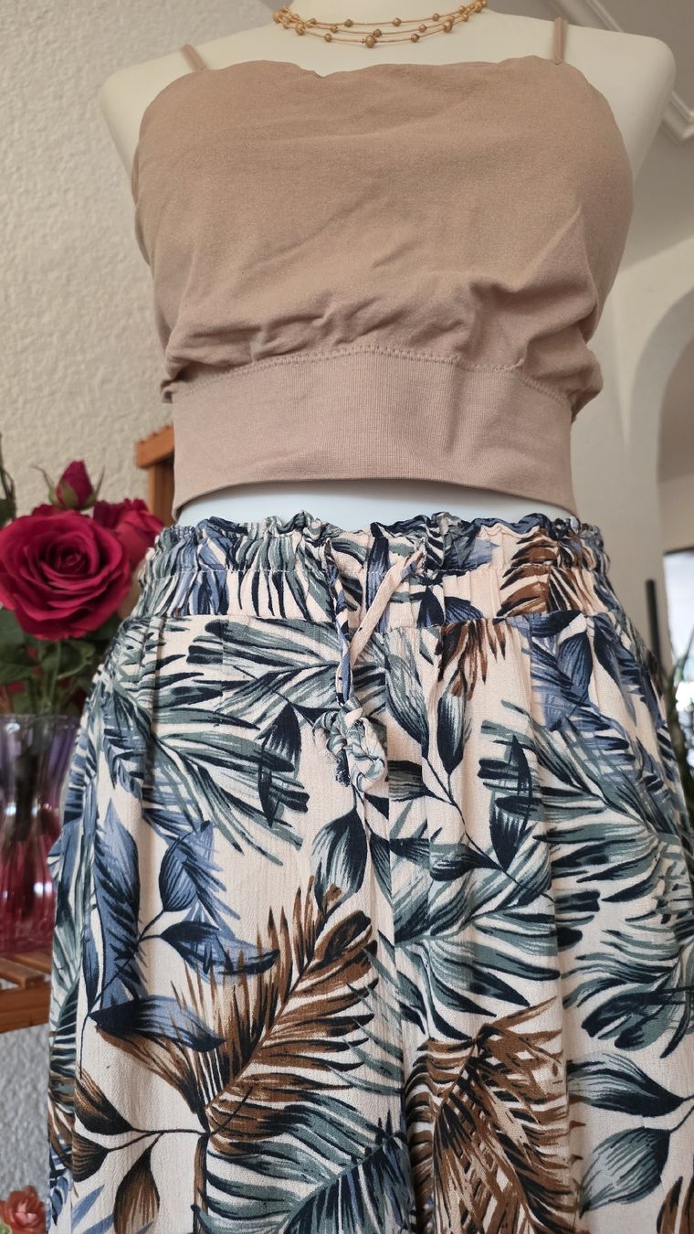 Pantaloni: Damen Hose Blumenmuster Grösse M  – Usato da Klingnau venduto da fairy.princess 1