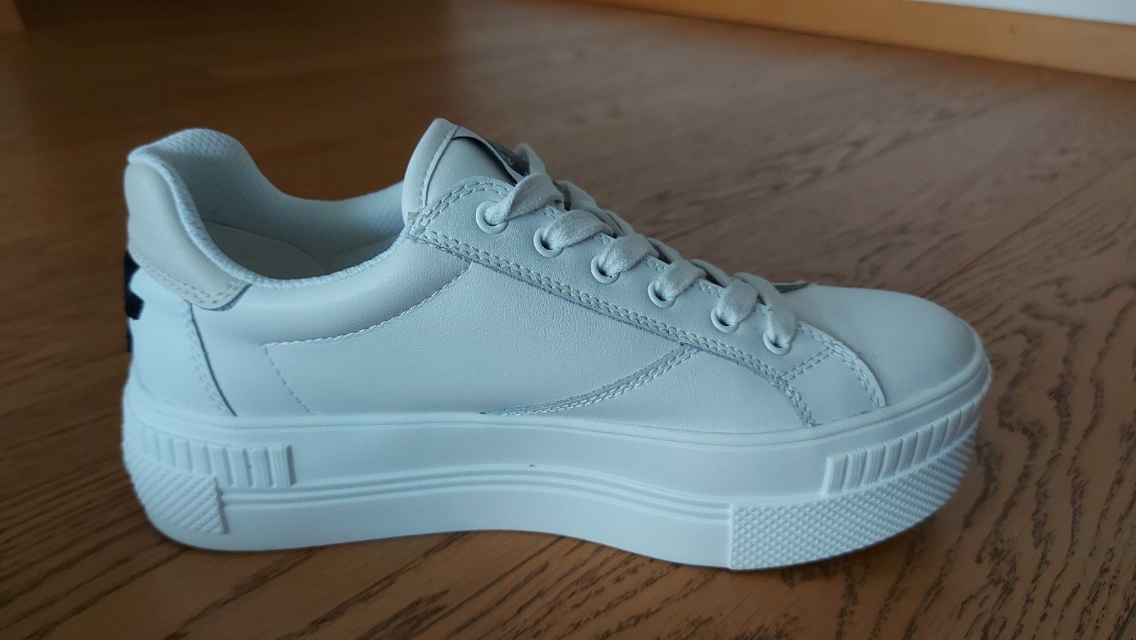 Buffalo Scarpe da donna: Ledersneaker Buffalo Gr. 40 – Nuovo (secondo la descrizione) da Wabern venduto da Irakene 2