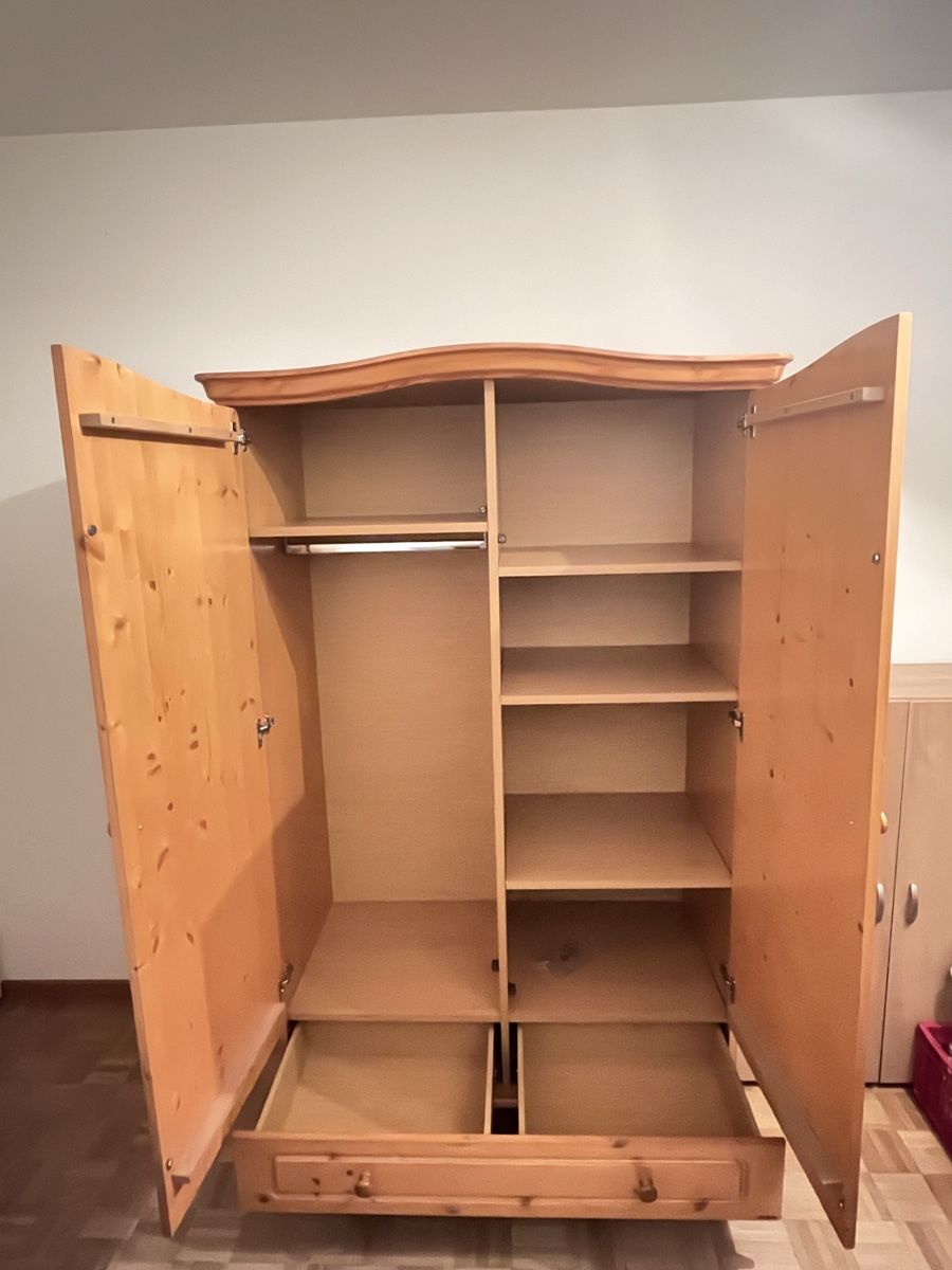 Schränke: Holzschrank – Gebraucht aus Zürich von lil_c665 1