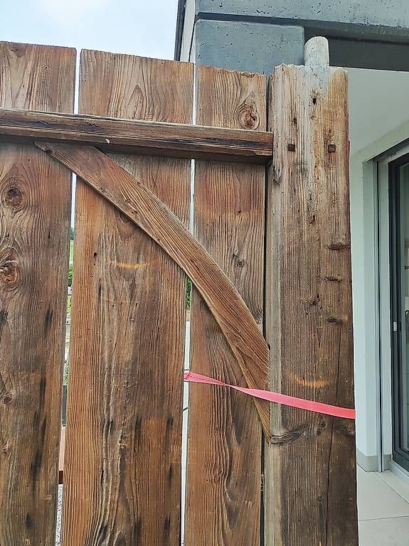 Articoli in legno: altes Scheunentor / Altholz – Usato da Muri AG venduto da Wey 2