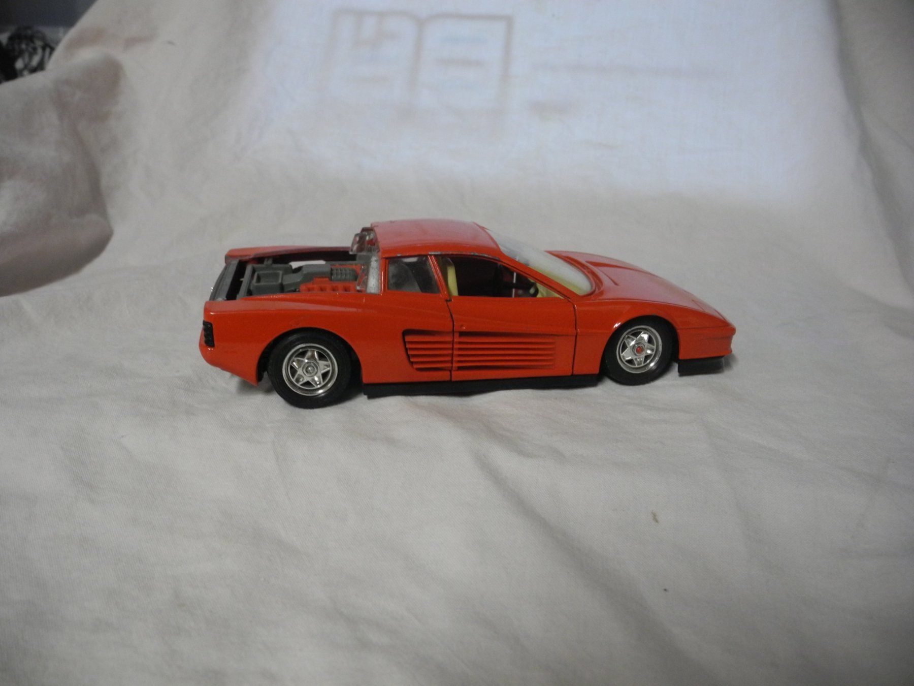 Bburago Modellini d'auto: BBURAGO  FERRARI  1:24  ERSATZTEILSPENDER – Difettoso da Gurtnellen venduto da Murmeli99 3